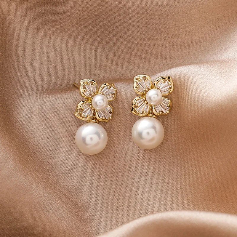 2020 New Trend Pearl Round Gold Flower Dangle Earrings For Women Jewelry Vintage Elegant Unusual Earring Party Wedding Gift
2020 New Trend Pearl Round Gold Flower Dangle Earrings For Women Jewelry Vintage Elegant Unusual Earring Party Wedding Gift