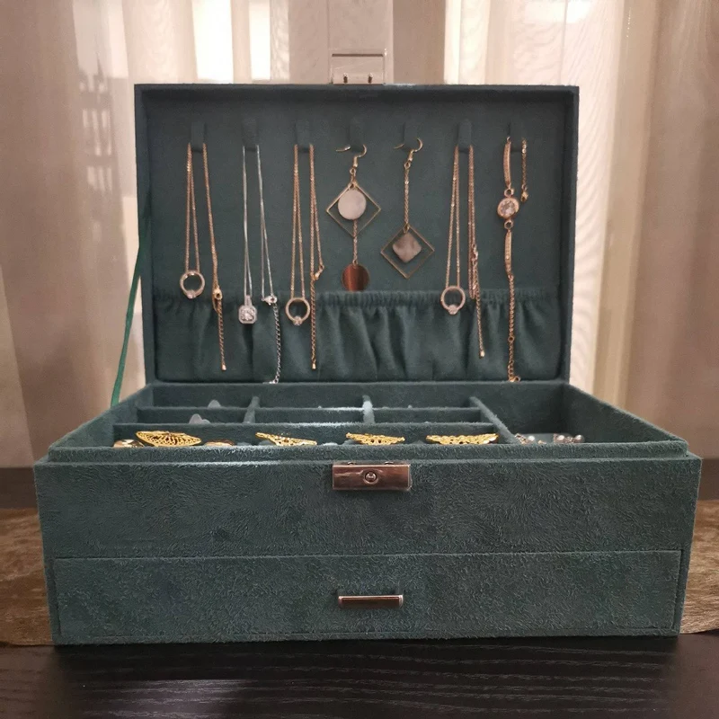 European Style Double Layer Large Capacity Elegant Flannel Jewelry Box with Lock Fashion Leader Velvet Jewelry Box
European Style Double Layer Large Capacity Elegant Flannel Jewelry Box with Lock Fashion Leader Velvet Jewelry Box