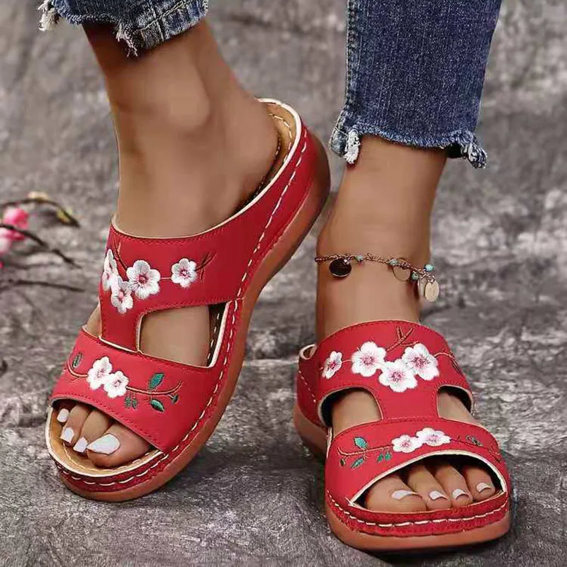 Embroider Women Soft Slippers 2022 Summer Outdoor Female Thick Bottom Slippers Cool Open Toe Flock Comfort Ladies Beach Sandals
Embroider Women Soft Slippers 2022 Summer Outdoor Female Thick Bottom Slippers Cool Open Toe Flock Comfort Ladies Beach Sandals