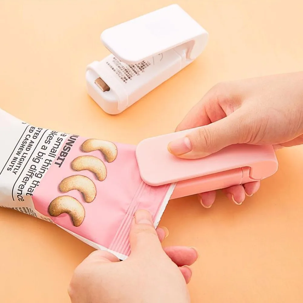 2pcs Mini Vacuum Sealing Machine Resealable Food Storage Snack Resealer Kitchen Fruit Snacks Fresh-keeping Vacuum Packaging Tool
2pcs Mini Vacuum Sealing Machine Resealable Food Storage Snack Resealer Kitchen Fruit Snacks Fresh-keeping Vacuum Packaging Tool