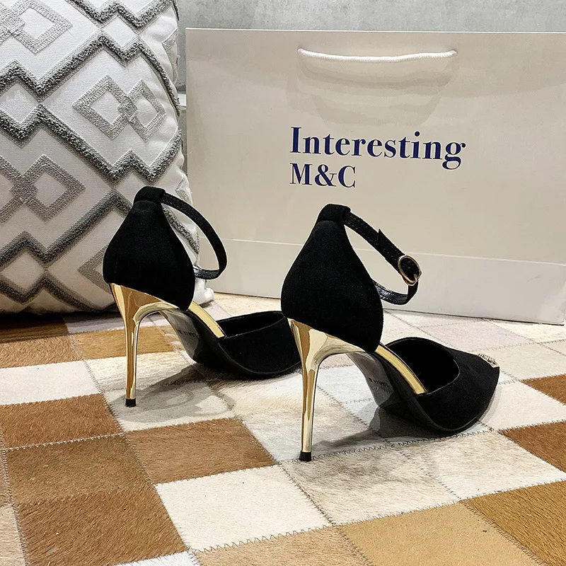 New Summer Fashion Office Women Pumps Shoes Wine Glass Heel 9cm High Heels Flock Pointed Toe Solid Office Career Female Shoes
New Summer Fashion Office Women Pumps Shoes Wine Glass Heel 9cm High Heels Flock Pointed Toe Solid Office Career Female Shoes