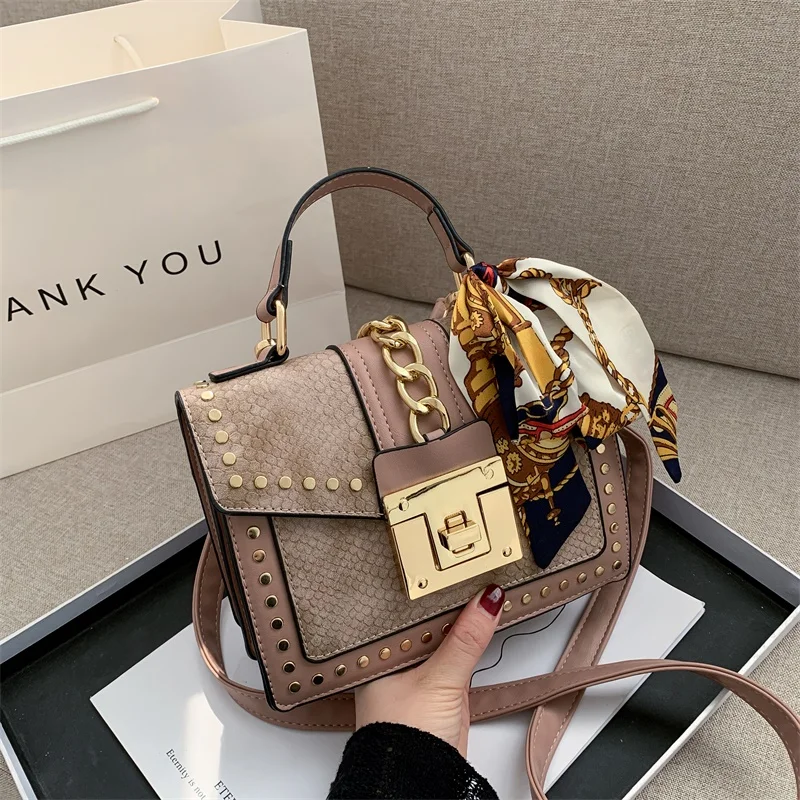 European Fashion Female Square Bag 2021 New Quality PU Leather Women's Designer Handbag Rivet Lock Chain Shoulder Messenger bags
European Fashion Female Square Bag 2021 New Quality PU Leather Women's Designer Handbag Rivet Lock Chain Shoulder Messenger bags