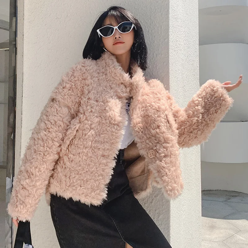Ptslan 2020 Women's Genuine Shearing Coat Winter New fashion Short ButtonLady's Natural Wool Outerwear Soft Good QualityP7513 
Ptslan 2020 Women's Genuine Shearing Coat Winter New fashion Short ButtonLady's Natural Wool Outerwear Soft Good QualityP7513