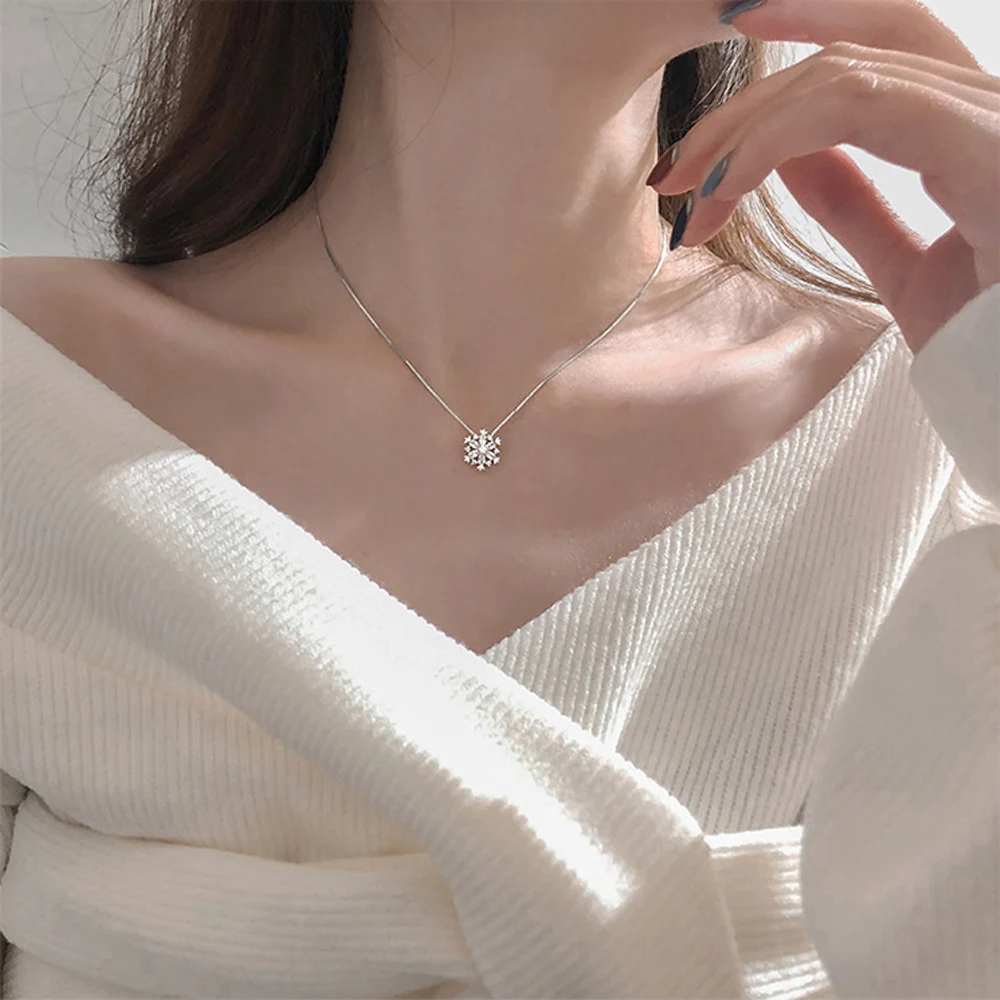 Vintage Shiny Pendant Snowflake Necklace for Women Clavicle Chain Charm Choker Necklaces Boho Jewelry Christmas Gift 2021 New 
Vintage Shiny Pendant Snowflake Necklace for Women Clavicle Chain Charm Choker Necklaces Boho Jewelry Christmas Gift 2021 New