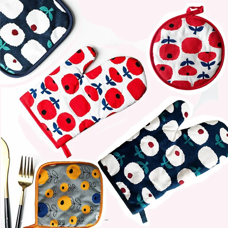 Oven Mitts and Potholders BBQ Gloves-Oven Mitts and Pot Holders with Hanging Hook Kitchen Gloves for Cooking Baking Grilling
Oven Mitts and Potholders BBQ Gloves-Oven Mitts and Pot Holders with Hanging Hook Kitchen Gloves for Cooking Baking Grilling