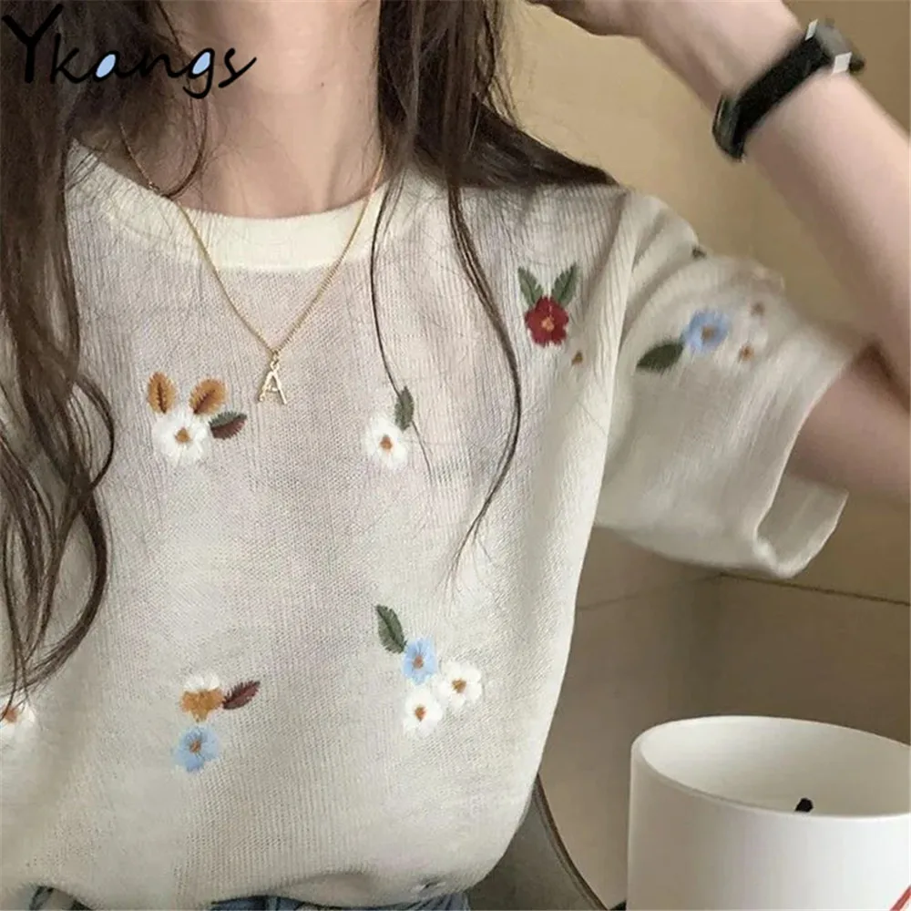Black White Embroidered T Shirts Top Women'S 2021 Short-Sleeved Summer Clothing Crop Top Mujer Camisetas Streetwear Korean Wild
Black White Embroidered T Shirts Top Women'S 2021 Short-Sleeved Summer Clothing Crop Top Mujer Camisetas Streetwear Korean Wild