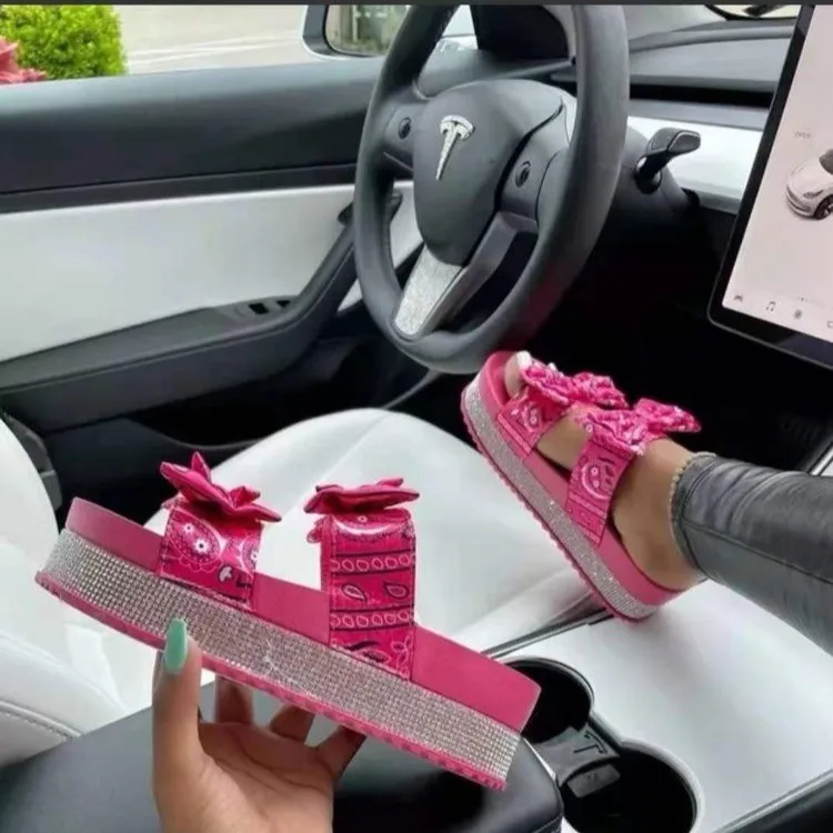 2021 Luxury Women Sandals Bohemia Bow Thick Sole Slides Ladies Rhinestone Summer Vacation Beach Slippers Outside Sandals Women
2021 Luxury Women Sandals Bohemia Bow Thick Sole Slides Ladies Rhinestone Summer Vacation Beach Slippers Outside Sandals Women