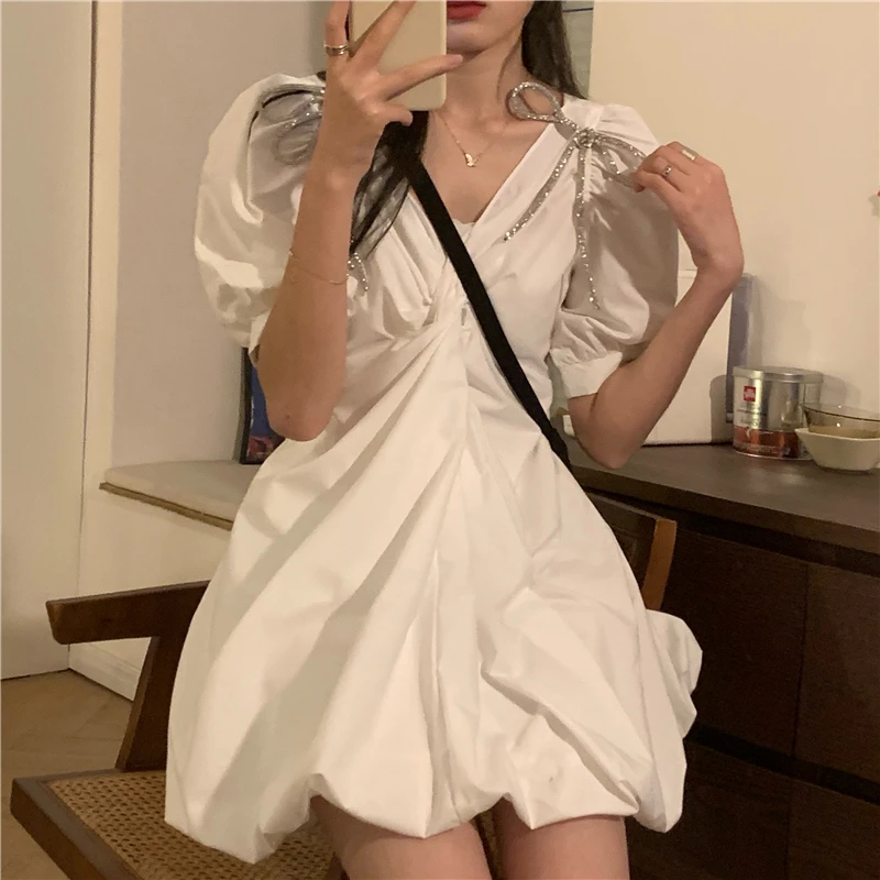 KUSAHIKI Vintage Puff Sleeve Sweet Dresses Blingbling Bowknot V-neck High Waist Vestidos 2021 New Korean Women Dress 6G265 
KUSAHIKI Vintage Puff Sleeve Sweet Dresses Blingbling Bowknot V-neck High Waist Vestidos 2021 New Korean Women Dress 6G265