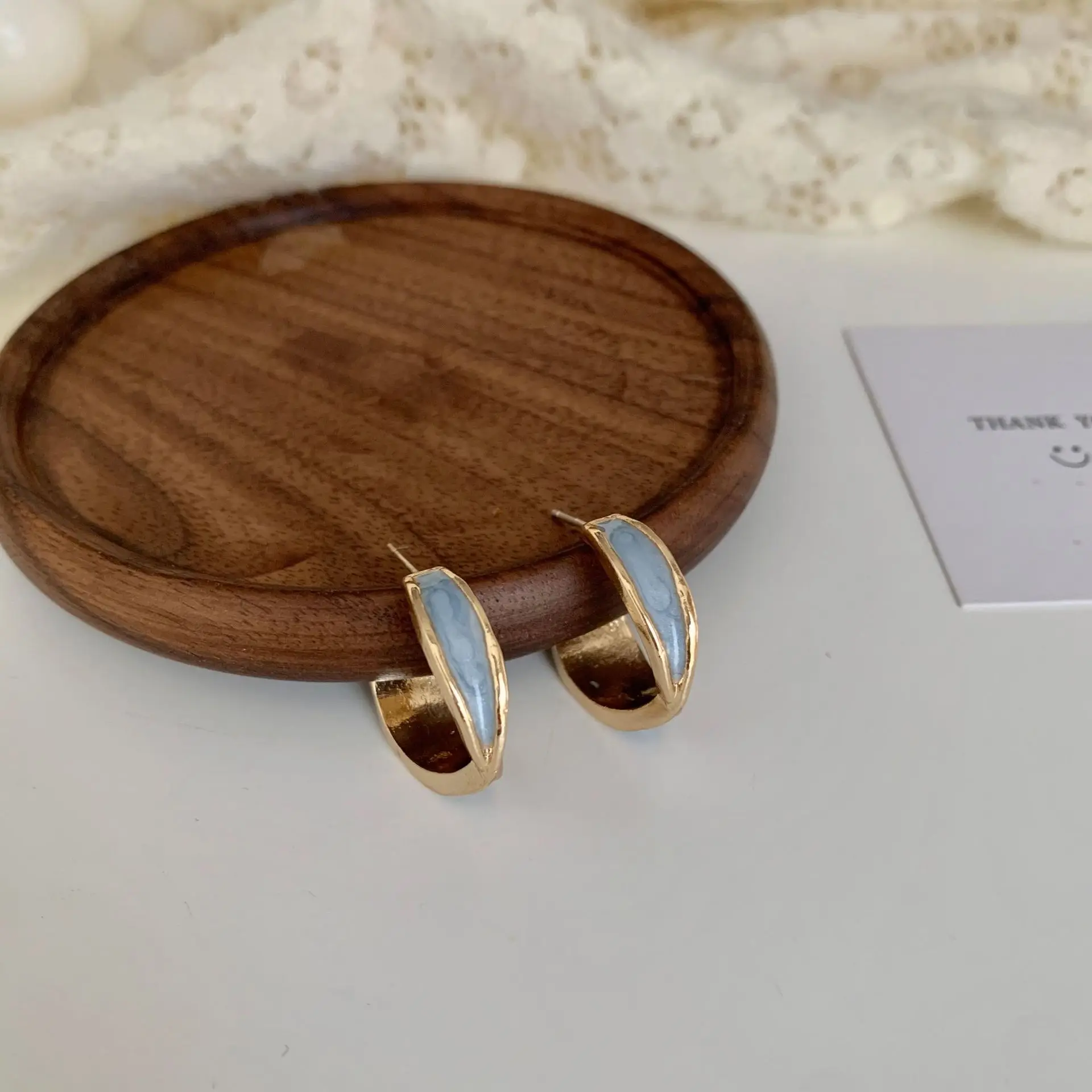 2021 Trendy Enamel Metal Hoop Earring For Woman Vintage Open Intersect Circle C Shaped Korean Statement Small Earrings Brincos
2021 Trendy Enamel Metal Hoop Earring For Woman Vintage Open Intersect Circle C Shaped Korean Statement Small Earrings Brincos