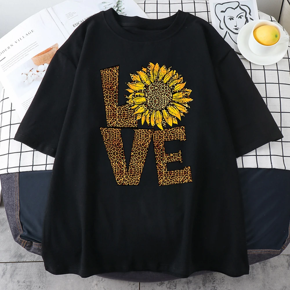 Sun Flower Representing Love Print Women's T Shirts Crewneck Breathable Tops Oversized Loose T-Shirts Summer Vintage T-Shirt Men
Sun Flower Representing Love Print Women's T Shirts Crewneck Breathable Tops Oversized Loose T-Shirts Summer Vintage T-Shirt Men