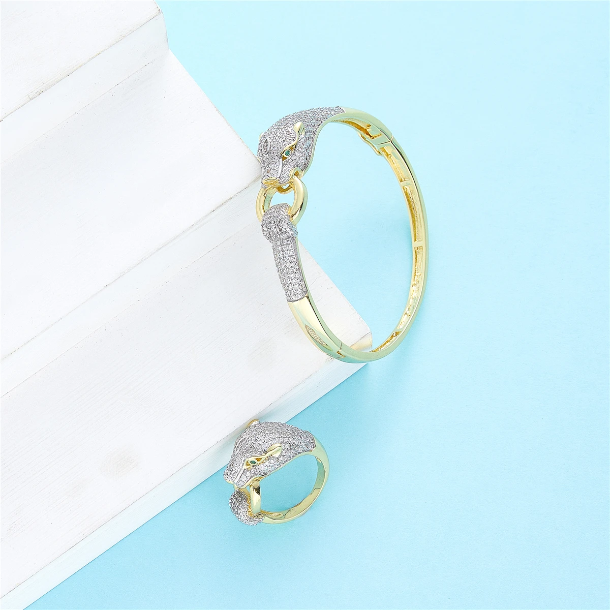 New Fashion Ring Jewelry Set Exquisite Gold-plated Metal Jewelry Ladies Temperament Bracelet Ring Holiday Gift
New Fashion Ring Jewelry Set Exquisite Gold-plated Metal Jewelry Ladies Temperament Bracelet Ring Holiday Gift