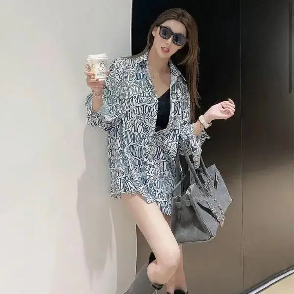 Early autumn 2021 new personalized classic logo letter loose long sleeve Lapel shirt star Unisex top
Early autumn 2021 new personalized classic logo letter loose long sleeve Lapel shirt star Unisex top