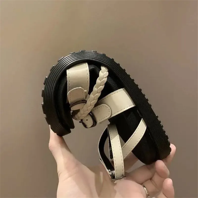 Platform Sandals Summer New Women Buckle Korean Style Outdoor Quick-drying Lady Beach Sandals 2021 Solid Color Flat Roman Shoes
Platform Sandals Summer New Women Buckle Korean Style Outdoor Quick-drying Lady Beach Sandals 2021 Solid Color Flat Roman Shoes
