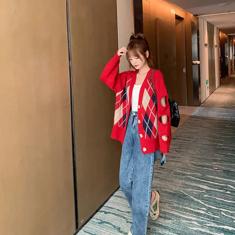 Large 2021 new lazy wind diamond color contrast loose net red sweater coat women's sleeve hole knitted cardigan
Large 2021 new lazy wind diamond color contrast loose net red sweater coat women's sleeve hole knitted cardigan