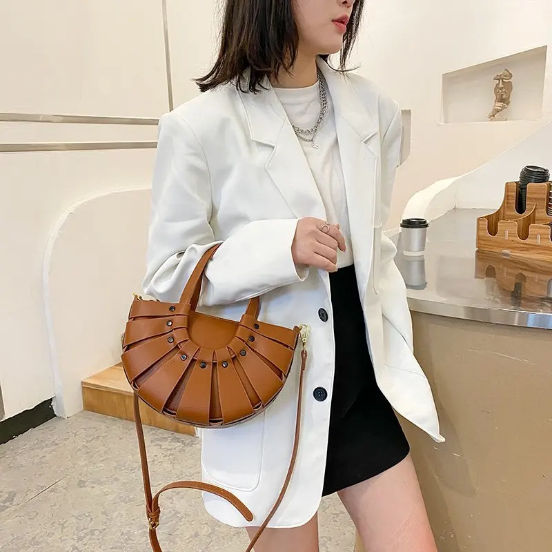 Hollow Out Pu Leather Shoulder Bags for Women 2021 New Fashion Women's Handbag Casual Solid Color Crossbody Bag Sac Epaule
Hollow Out Pu Leather Shoulder Bags for Women 2021 New Fashion Women's Handbag Casual Solid Color Crossbody Bag Sac Epaule
