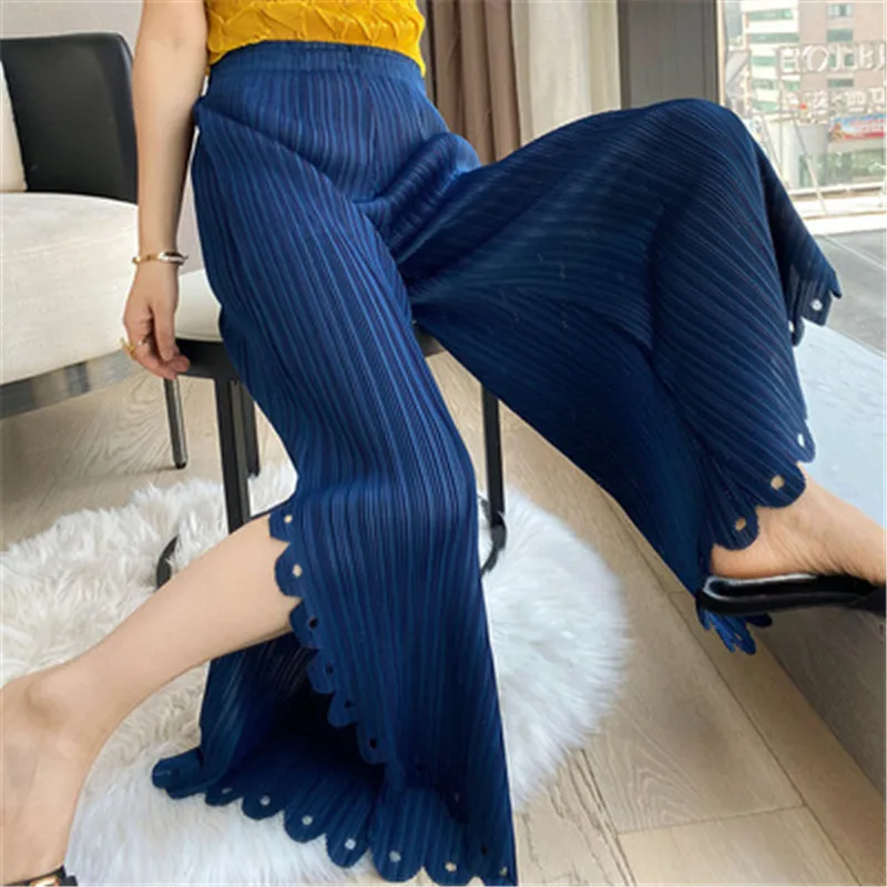 Miyake folds 2021 summer new pants women's fashion high waist nine-point pants micro-flared pants wide-leg pants thin section
Miyake folds 2021 summer new pants women's fashion high waist nine-point pants micro-flared pants wide-leg pants thin section