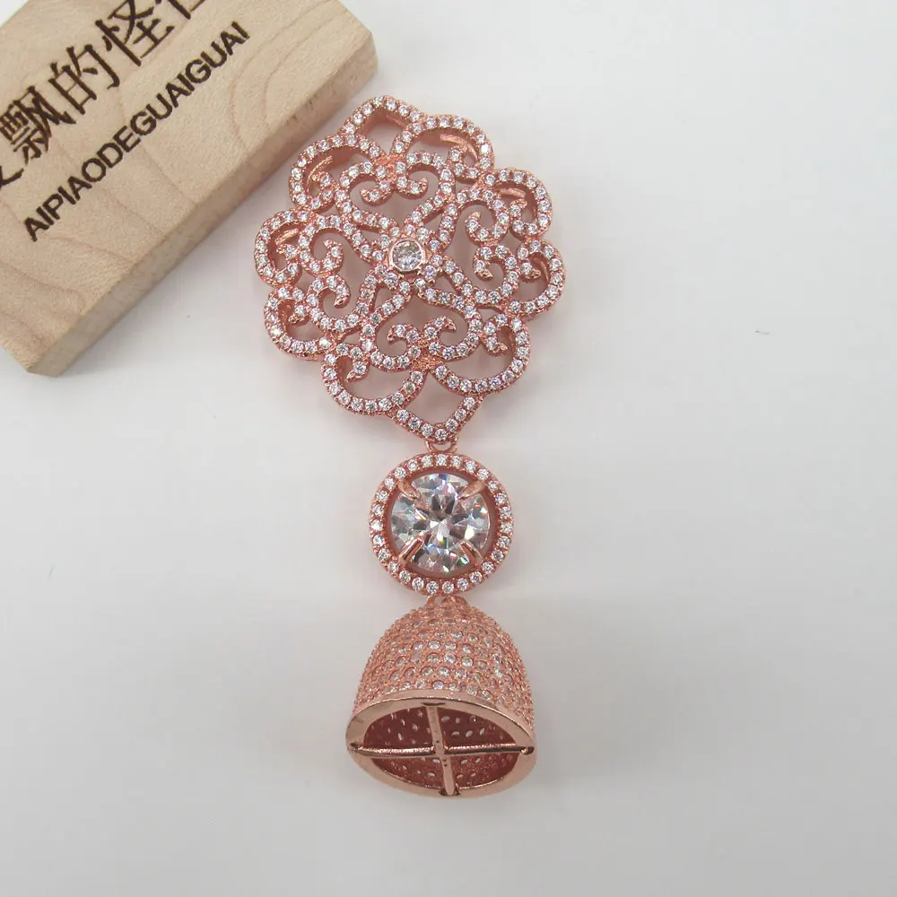 APDGG 32x66mm 18K Gold plated Crystal Flower connector Tassel Pendant cubic zircon CZ Micro Pave necklace pendant Jewelry DIY
APDGG 32x66mm 18K Gold plated Crystal Flower connector Tassel Pendant cubic zircon CZ Micro Pave necklace pendant Jewelry DIY