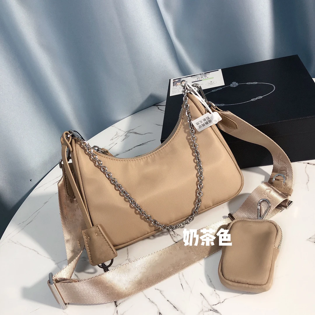 Fruit P family hobo single shoulder underarm bag nylon cloth cross link chain PRA three in one women's bag Yang Mi same style
Fruit P family hobo single shoulder underarm bag nylon cloth cross link chain PRA three in one women's bag Yang Mi same style