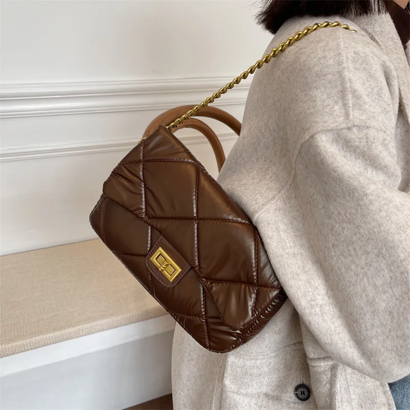 2021 Winter Luxury Chain Designer Crossbody Bags for Women Nylon Down Cotton Shoulder Bag Fashion Shopping Handbag Bolsa
2021 Winter Luxury Chain Designer Crossbody Bags for Women Nylon Down Cotton Shoulder Bag Fashion Shopping Handbag Bolsa