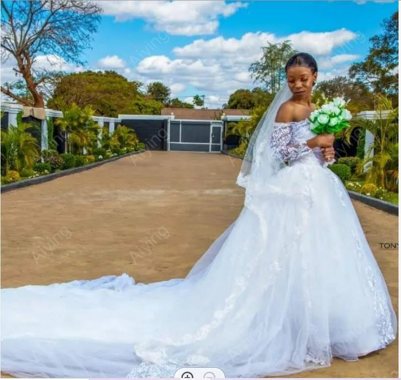 SexyOff The Shoulder Long Sleeves Lace Appliques Robe de Mariage Wedding Dress Cathedral Train Black Woman Tulle Bridal Gowns
SexyOff The Shoulder Long Sleeves Lace Appliques Robe de Mariage Wedding Dress Cathedral Train Black Woman Tulle Bridal Gowns