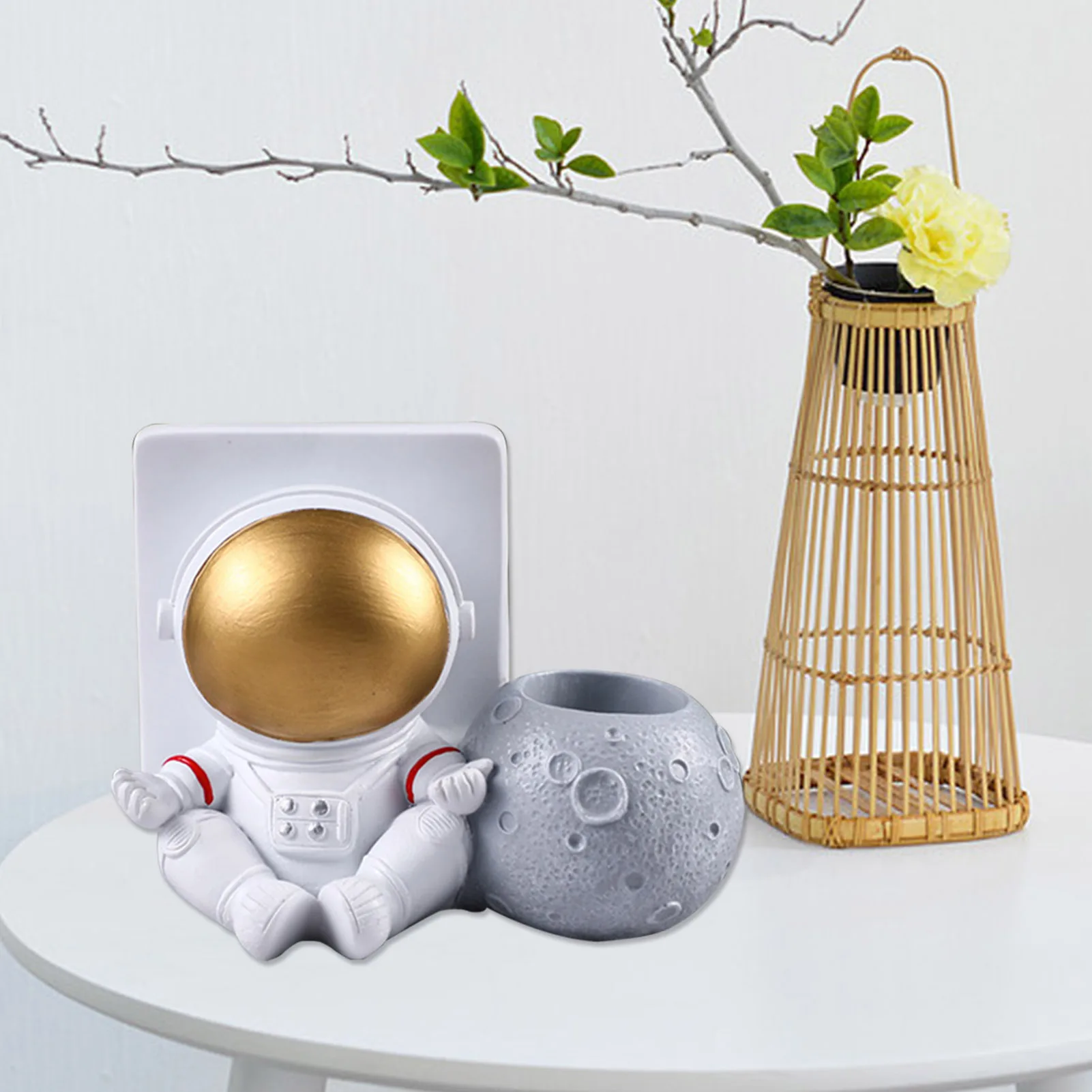 Creative Nordic Resin Crafts Spaceman Astronaut Model Decorations Home Bedroom Office Decor Furnishings
Creative Nordic Resin Crafts Spaceman Astronaut Model Decorations Home Bedroom Office Decor Furnishings