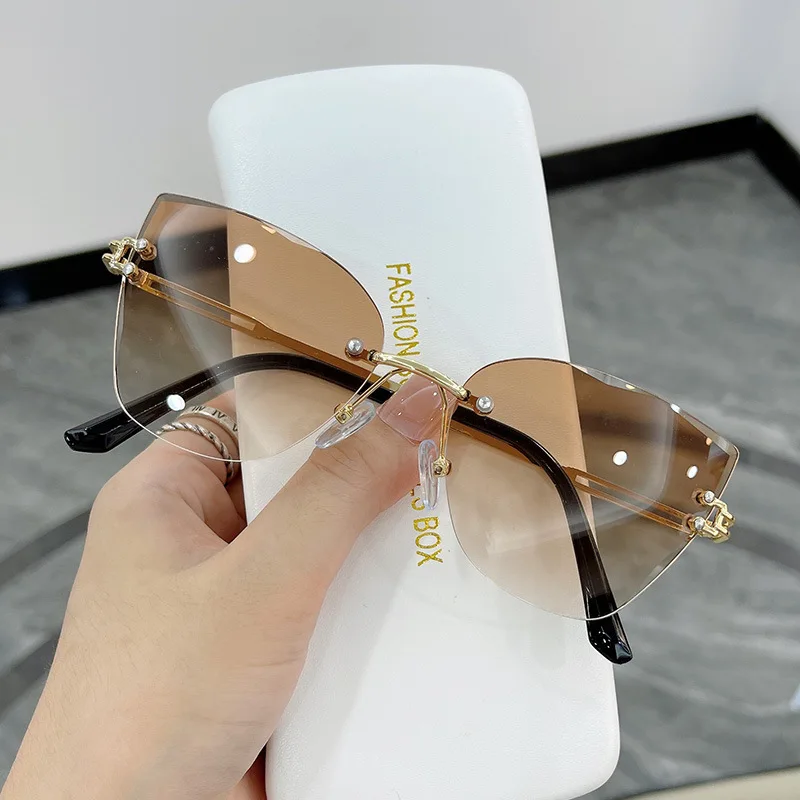 Brand Design Rimless Cat Eye Sunglasses For Women Men Fashion Retro Classic Outdoor Driving Gradient UV400 Sun Glasses Mirror
Brand Design Rimless Cat Eye Sunglasses For Women Men Fashion Retro Classic Outdoor Driving Gradient UV400 Sun Glasses Mirror