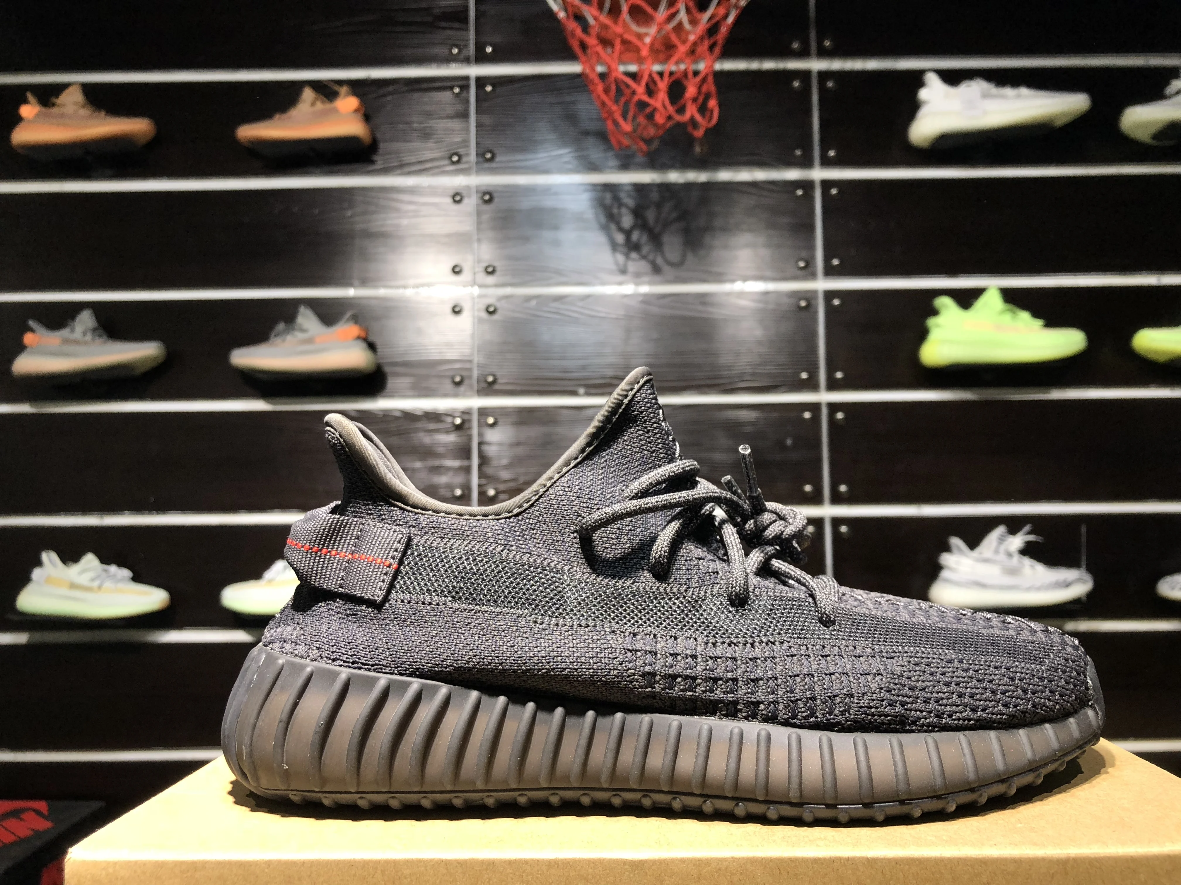 Women's Lightweight Mesh Running Shoes350 yeezzzyUnisex Sports Shoes High Quality Men's Casual Shoes Large Size 36-47
Women's Lightweight Mesh Running Shoes350 yeezzzyUnisex Sports Shoes High Quality Men's Casual Shoes Large Size 36-47