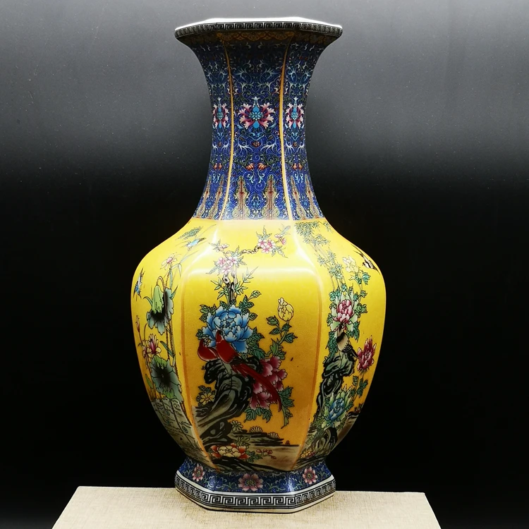 Qianlong, желтые эмалевые цветы и птицы, шестигранная квадратная ваза, китайское классическое украшение, имитация императорских искусств
Qianlong, желтые эмалевые цветы и птицы, шестигранная квадратная ваза, китайское классическое украшение, имитация императорских искусств