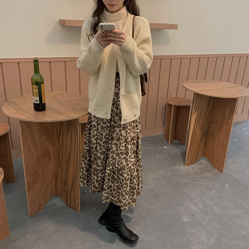 Korean style high elastic waist Long Skirts Woman 2021 Spring autumn Leopard Vintage A-line pleated Skirts womens (B9128)
Korean style high elastic waist Long Skirts Woman 2021 Spring autumn Leopard Vintage A-line pleated Skirts womens (B9128)