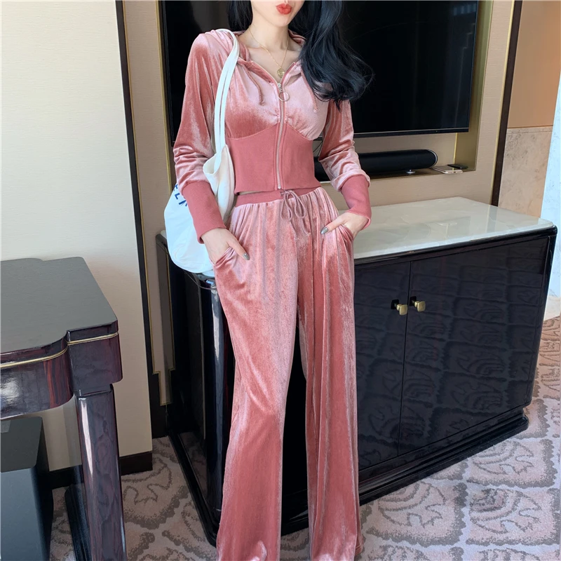 Fall/winter 2021New Women's Velvet Sexy Waist Tracksuits Velour Hoodie Short Coats Suit High waist wide-leg pants Two-piece suit
Fall/winter 2021New Women's Velvet Sexy Waist Tracksuits Velour Hoodie Short Coats Suit High waist wide-leg pants Two-piece suit