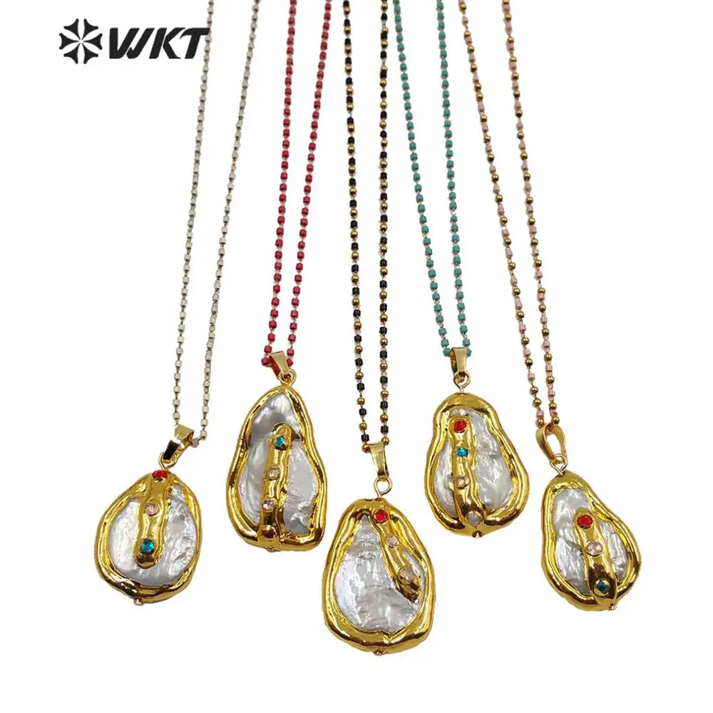 WT-MN965 natural freshwater pearl necklace with gold Electroplated trim irregular shape pearl with colored CZ paved necklace
WT-MN965 natural freshwater pearl necklace with gold Electroplated trim irregular shape pearl with colored CZ paved necklace
