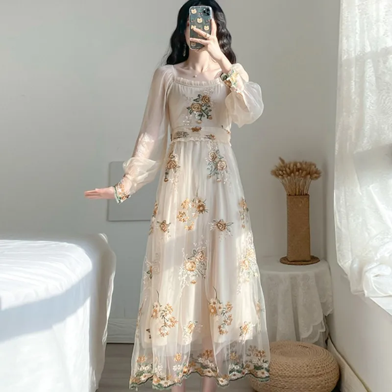 2021 Spring Women French Romantic Floral Embroidery Mesh Midi Dress Elegant Long-Sleeved Chic Feminine Dress Robe
2021 Spring Women French Romantic Floral Embroidery Mesh Midi Dress Elegant Long-Sleeved Chic Feminine Dress Robe
