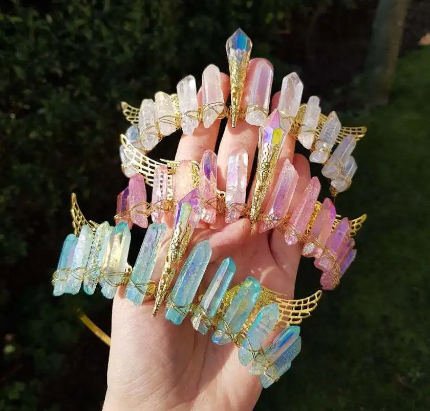 Golden Wings Wire Wrapped Raw Quartz Point Crown Tiara Natural Crystal Headband For Women Wedding Bridal Party Hair Accessory
Golden Wings Wire Wrapped Raw Quartz Point Crown Tiara Natural Crystal Headband For Women Wedding Bridal Party Hair Accessory