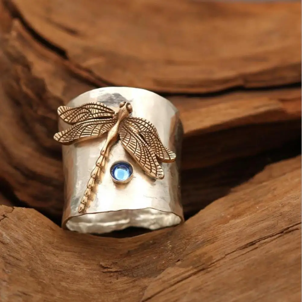Women Fashion Creative Ring Dragonfly Decor Vintage Jewelry Carving Golden Tube Design Alloy Ring for Party
Women Fashion Creative Ring Dragonfly Decor Vintage Jewelry Carving Golden Tube Design Alloy Ring for Party