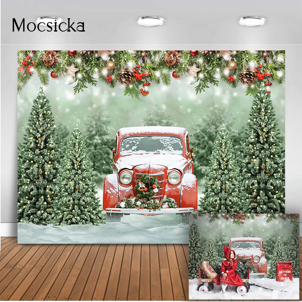 Фон для фотографии "Зимний лес с красной машиной" снежным покровом для фотостудии, украшенный новогодними елками и колокольчиками.