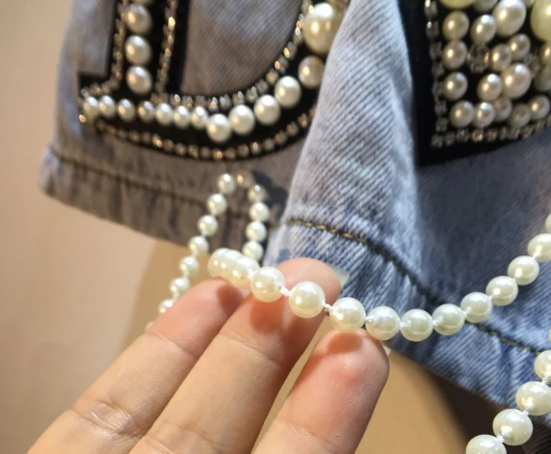 2021 Summer New Diamond Beaded Letters Chain High Waist Slimming Wide-Leg Denim Shorts Women
2021 Summer New Diamond Beaded Letters Chain High Waist Slimming Wide-Leg Denim Shorts Women