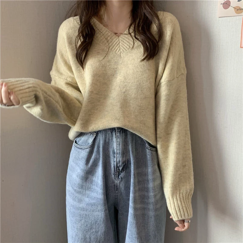 2021 Pullovers Women Korean Style Solid Color V-neck Sweet Long Sleeve Knitted Sweater Simplicity Autumn Winter Loose Bf Sweater
2021 Pullovers Women Korean Style Solid Color V-neck Sweet Long Sleeve Knitted Sweater Simplicity Autumn Winter Loose Bf Sweater