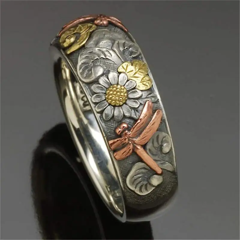 Vintage Female Elegant Natural Dragonfly Sunflower Pattern Engraved Ring Casual Engagement Wedding Ring Jewelry
Vintage Female Elegant Natural Dragonfly Sunflower Pattern Engraved Ring Casual Engagement Wedding Ring Jewelry