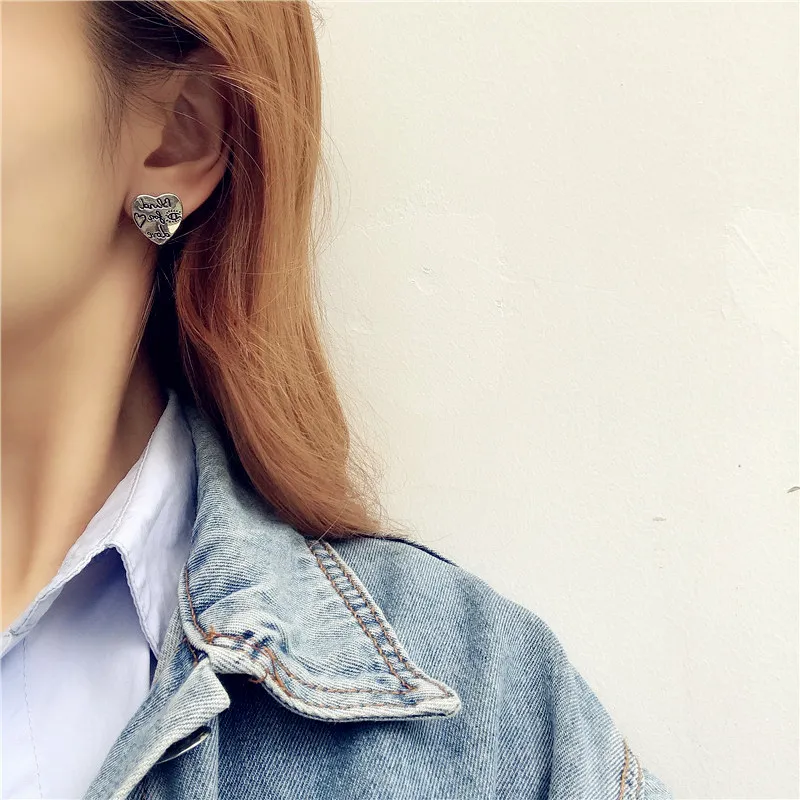 Hip-hop/rock Fashion Personality Earrings Ins Cool Small Cold Wind Restoring Ancient Ways Heart-Shaped Women Earrings
Hip-hop/rock Fashion Personality Earrings Ins Cool Small Cold Wind Restoring Ancient Ways Heart-Shaped Women Earrings