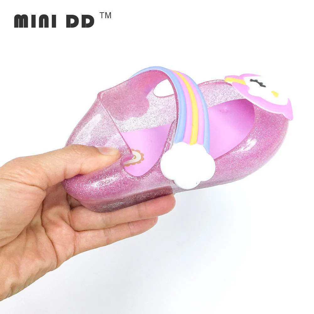 2021 Mini DD high quality Kids Jelly Shoes Girl's Sparkle Unicorn rainbow summer sandal Children rainbow belt beach shoes DD010
2021 Mini DD high quality Kids Jelly Shoes Girl's Sparkle Unicorn rainbow summer sandal Children rainbow belt beach shoes DD010