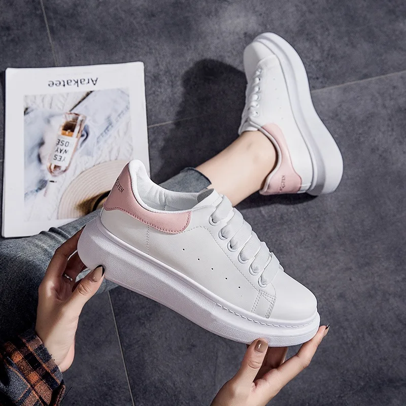 New couples shoe sneakers shoes Luxury design white shoes casual sports shoes man and women fashion
New couples shoe sneakers shoes Luxury design white shoes casual sports shoes man and women fashion