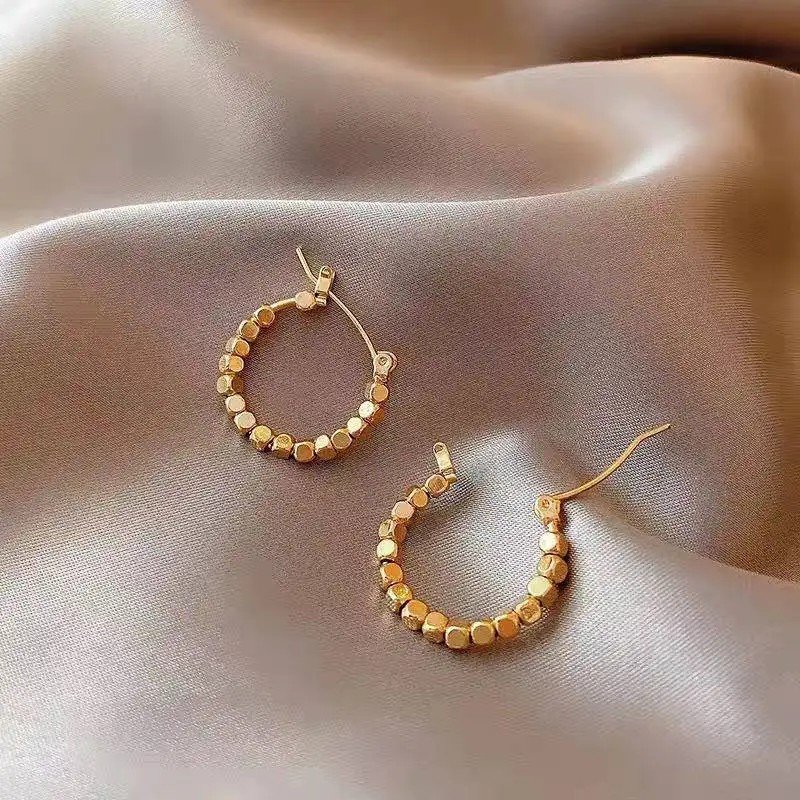 GRAPES Korean Style Hollow Out Statement Earrings Vintage Gold Color Metal Ball Hoop Earrings for Women Fashion Party Jewelry
GRAPES Korean Style Hollow Out Statement Earrings Vintage Gold Color Metal Ball Hoop Earrings for Women Fashion Party Jewelry