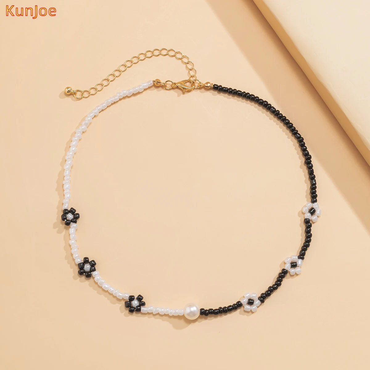 KunJoe 2021 New Fashion Bohemian Jewelry Women Simple Black White Beads Necklace Beaded Flowers Clavicle Chain Choker Necklace
KunJoe 2021 New Fashion Bohemian Jewelry Women Simple Black White Beads Necklace Beaded Flowers Clavicle Chain Choker Necklace