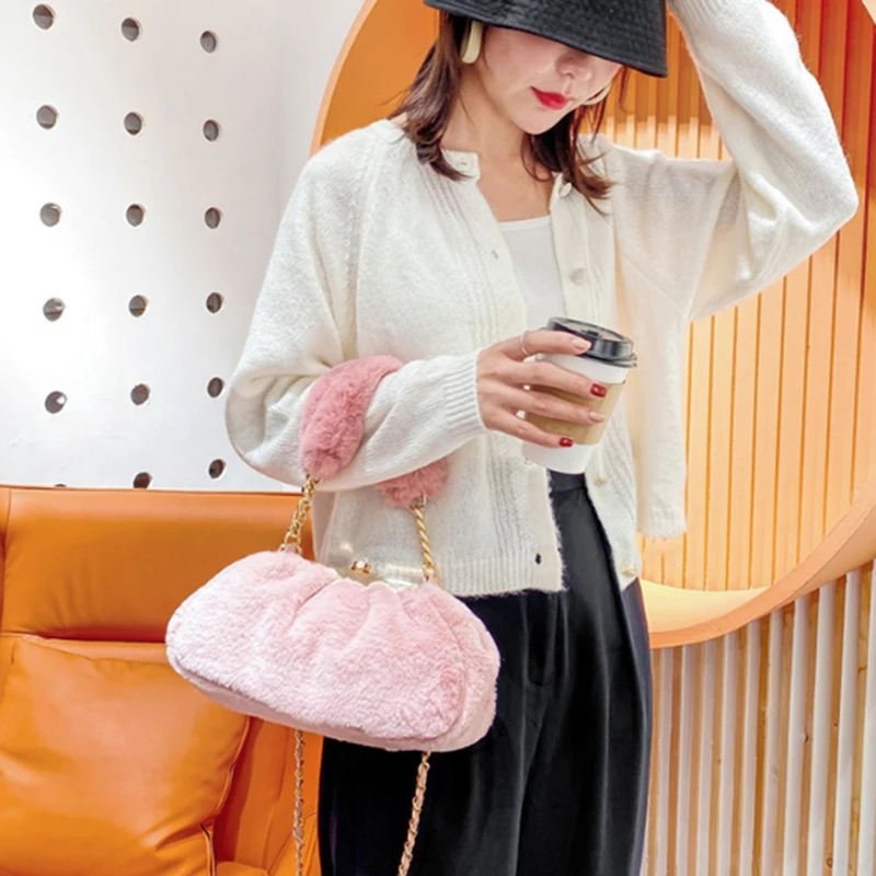 Casual Plush Solid Color Chain Shoulder Bag Fashion Autumn Winter Women Small Snap Handbag
Casual Plush Solid Color Chain Shoulder Bag Fashion Autumn Winter Women Small Snap Handbag