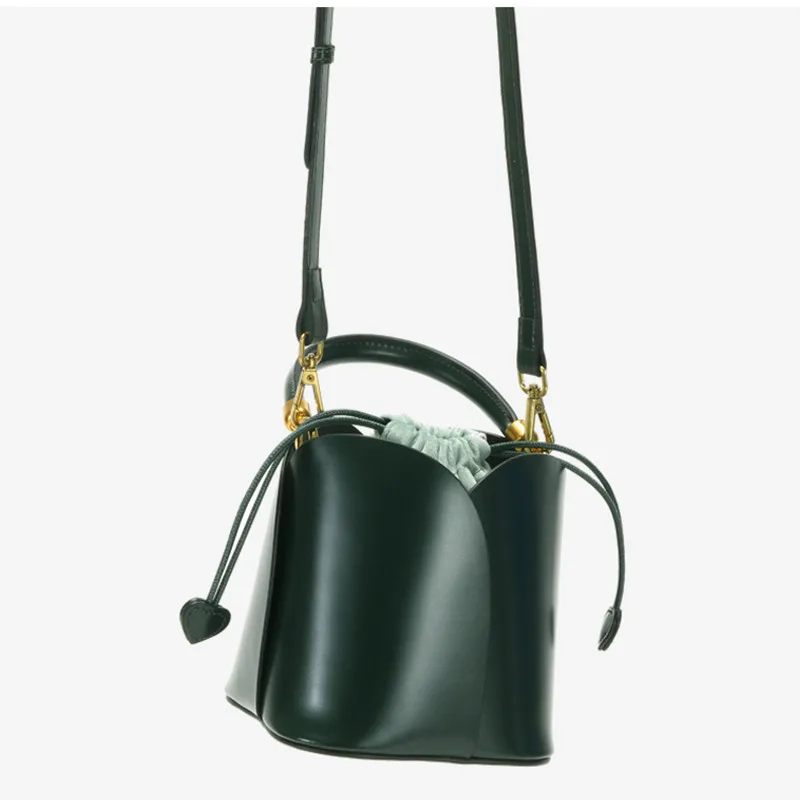 Genuine Leather Women Buckets 2021 New Fashion Mini Petal Single Shoulder Bags Ladies Designer Purses and Handbags Sac Luxe Cc
Genuine Leather Women Buckets 2021 New Fashion Mini Petal Single Shoulder Bags Ladies Designer Purses and Handbags Sac Luxe Cc