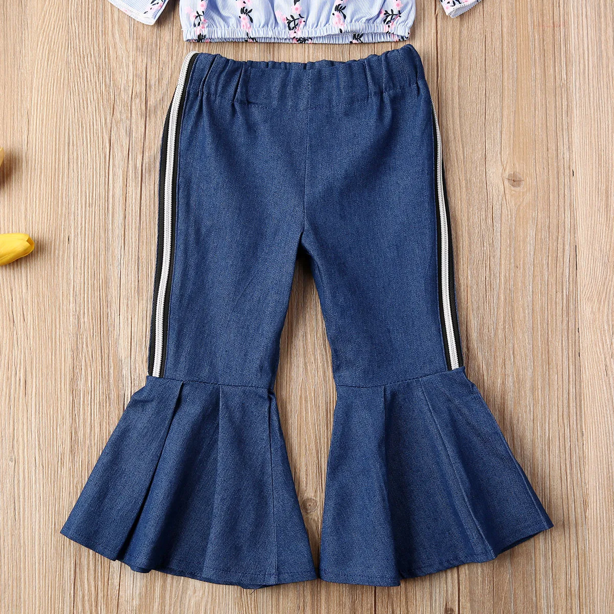 2PCS Summer Toddler Kid Baby Girl Floral Clothes Ruffle Tops+Flare Pants Outfits Off Shoulder Girls Clothing Set
2PCS Summer Toddler Kid Baby Girl Floral Clothes Ruffle Tops+Flare Pants Outfits Off Shoulder Girls Clothing Set