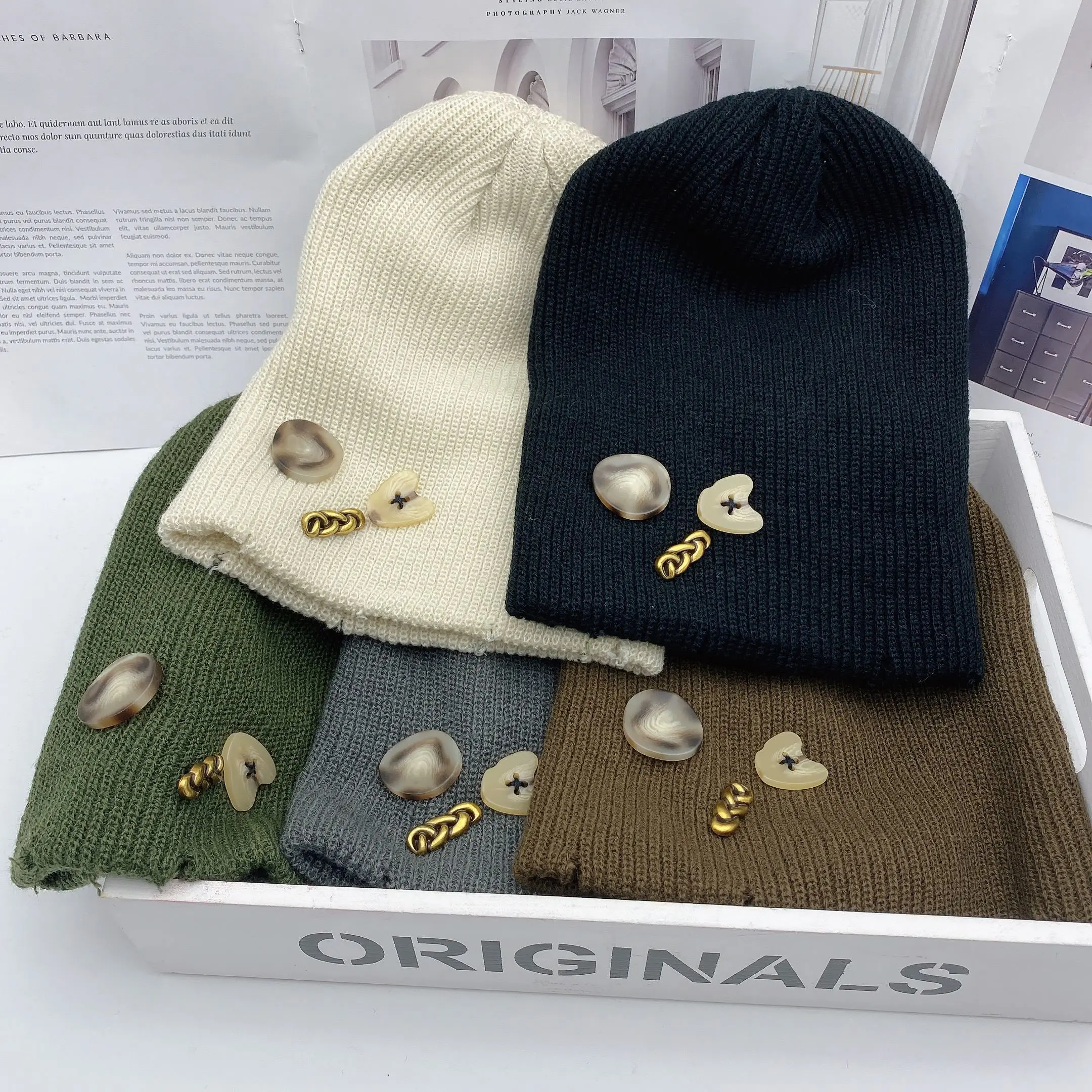 2022 Winter Bonnets for Women Wool Knitting Hat Button Decoration Men's Beanies Autumn Skullies Fashion Casual Solid Color Cap
2022 Winter Bonnets for Women Wool Knitting Hat Button Decoration Men's Beanies Autumn Skullies Fashion Casual Solid Color Cap