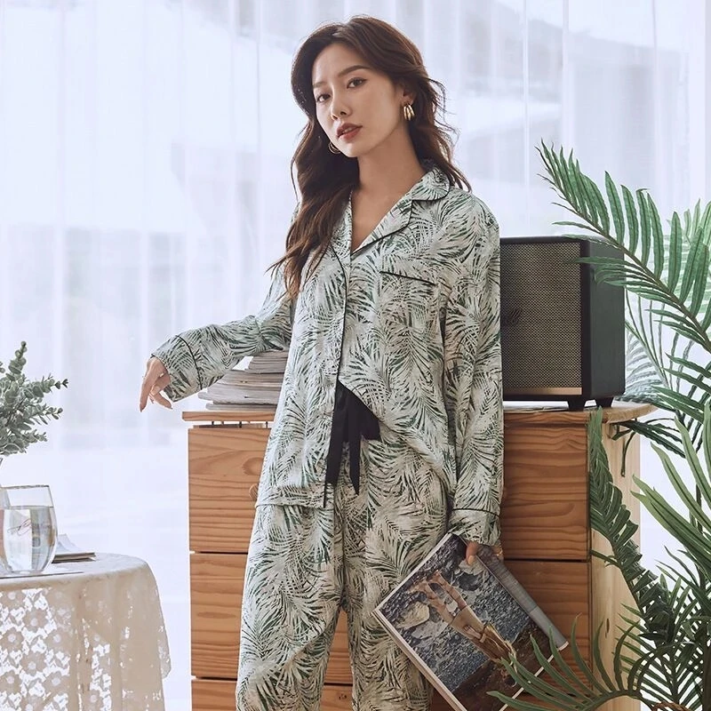 Plants Print Women Sleepwear Faux Silk Spring Autumn Ladies Long Sleeve Pajamas Suit Luxury 2 Pieces with Long Pants Female
Plants Print Women Sleepwear Faux Silk Spring Autumn Ladies Long Sleeve Pajamas Suit Luxury 2 Pieces with Long Pants Female