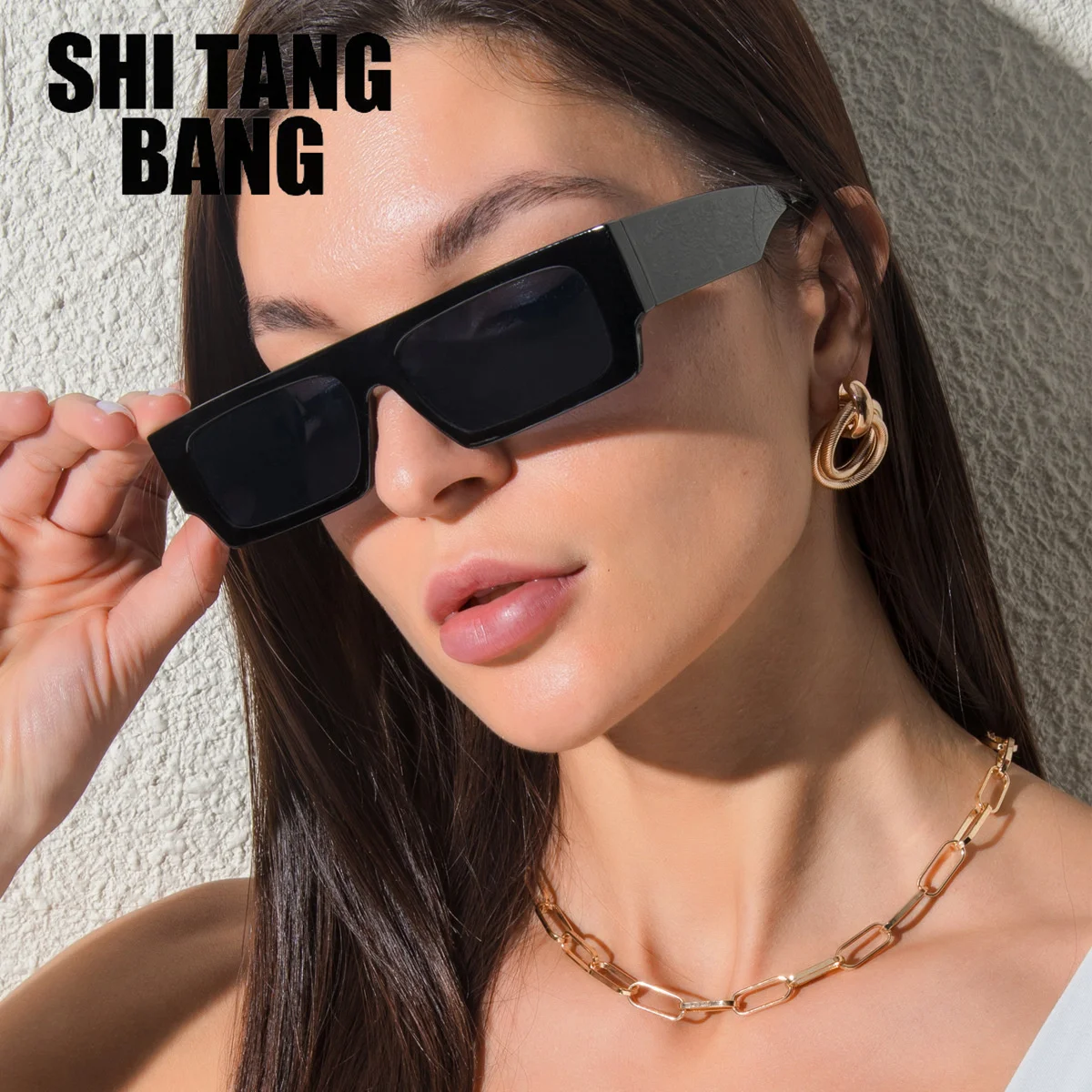 Солнцезащитные очки с квадратными линзами для мужчин и женщин, роскошные модные дизайнерские брендовые солнечные аксессуары с чёрными, пря...
Солнцезащитные очки с квадратными линзами для мужчин и женщин, роскошные модные дизайнерские брендовые солнечные аксессуары с чёрными, пря...