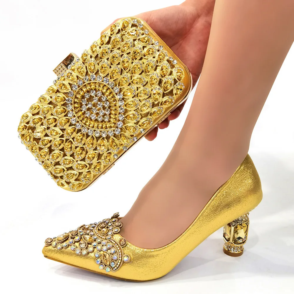 2022 New Arrivals Spring Nigerian Women Shoes and Bag to Match in Golden Color Pointed Toe Pumps for Wedding Party
2022 New Arrivals Spring Nigerian Women Shoes and Bag to Match in Golden Color Pointed Toe Pumps for Wedding Party